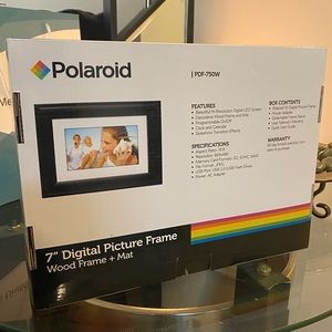 New Polaroid 7” Digital Picture Frame